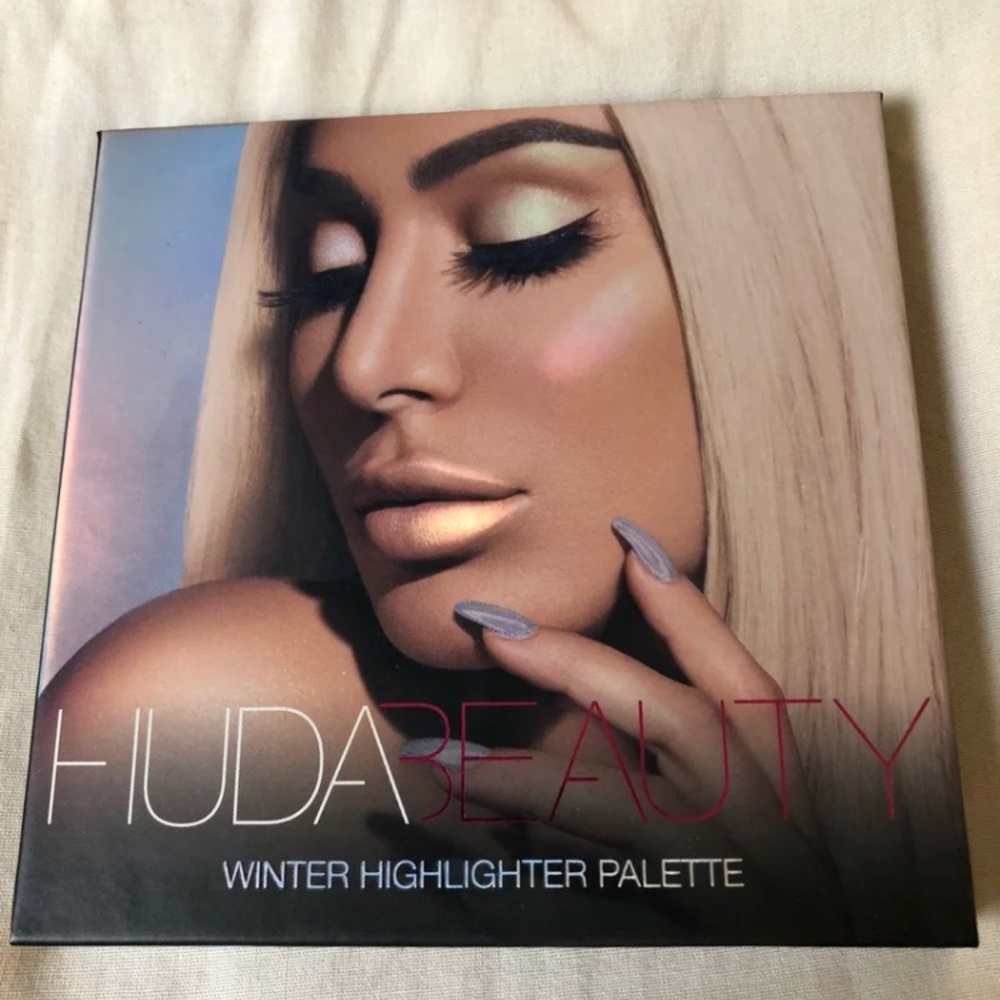 Huda Beauty Winter Solstice highlighter palette